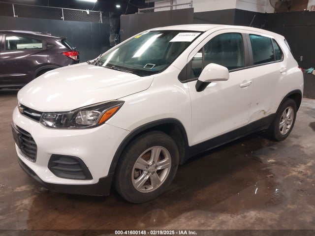 Chevrolet TRAX LS 2017 KL7CJNSB8HB101418 Image 2