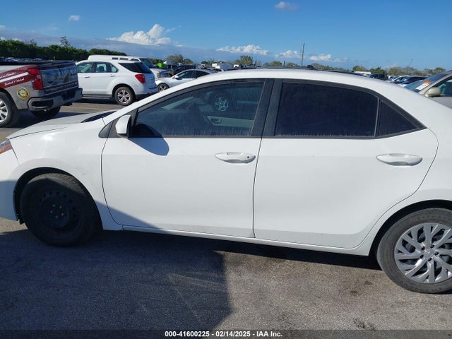 Toyota COROLLA LE 2018 5YFBURHE6JP822567 Image 15