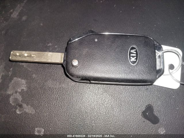 KNDEPCAA8M7218100 KIA Seltos Lx