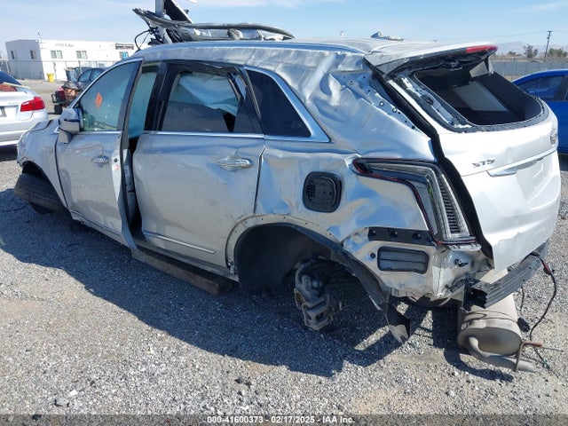2020 CADILLAC XT5 1GYKNCRS1LZ193060 Photo 2