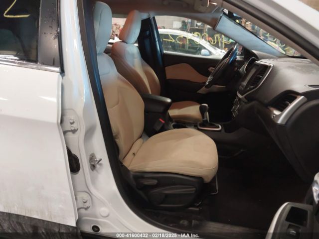 1C4PJLCS9HW650514 Jeep Cherokee Latitude Fwd