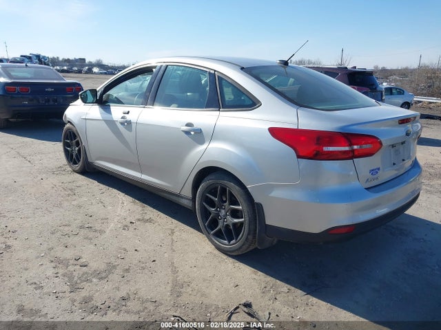 Ford FOCUS SE 2016 1FADP3FE0GL300458 Image 3