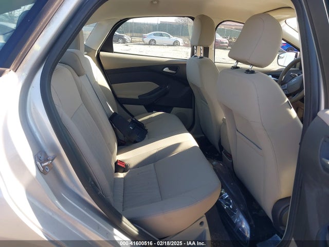 Ford FOCUS SE 2016 1FADP3FE0GL300458 Image 8
