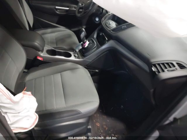 1FMCU9GXXGUB50673 Ford ESCAPE SE