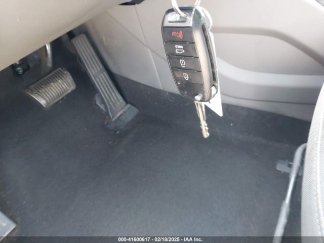 KNAFX4A8XG5526812 KIA FORTE EX