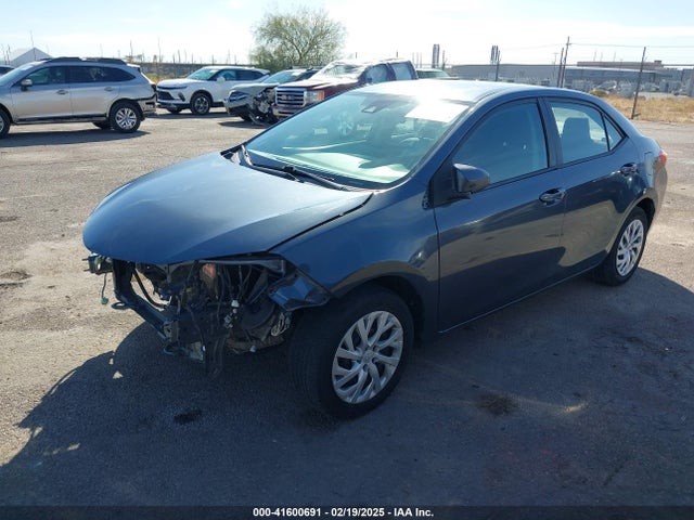 Toyota COROLLA LE 2018 2T1BURHE3JC102949 Image 2