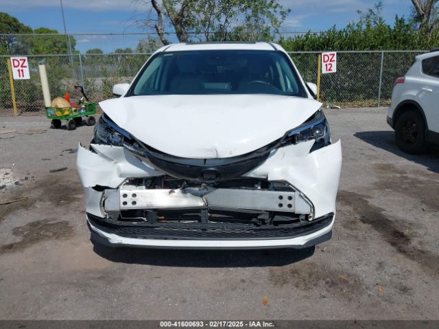 5TDBRKECXNS099704 Toyota SIENNA LE
