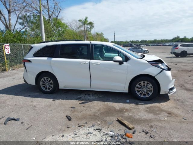 5TDBRKECXNS099704 Toyota SIENNA LE