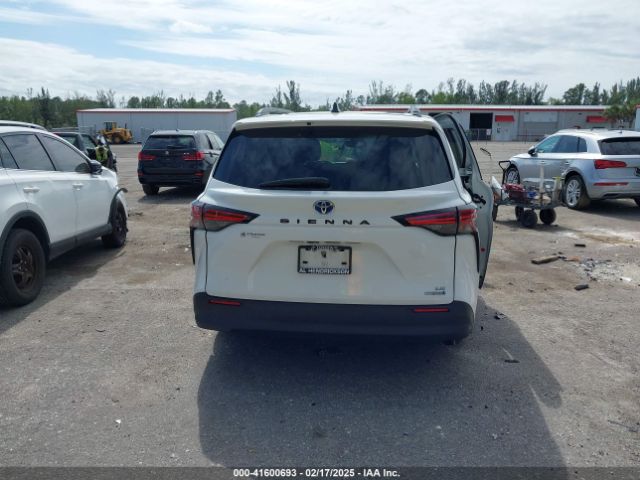 5TDBRKECXNS099704 Toyota SIENNA LE