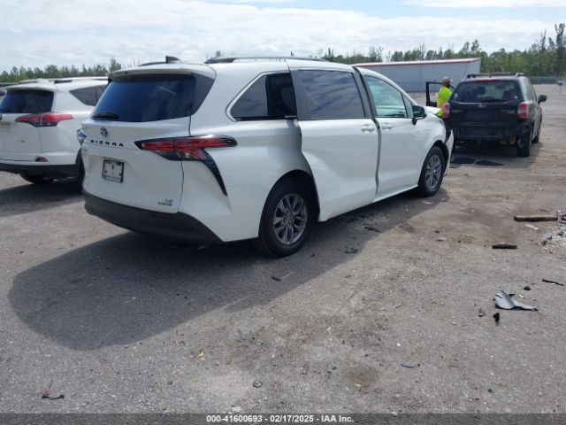 5TDBRKECXNS099704 Toyota SIENNA LE