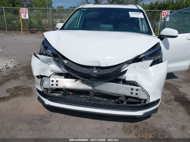 5TDBRKECXNS099704 Toyota SIENNA LE