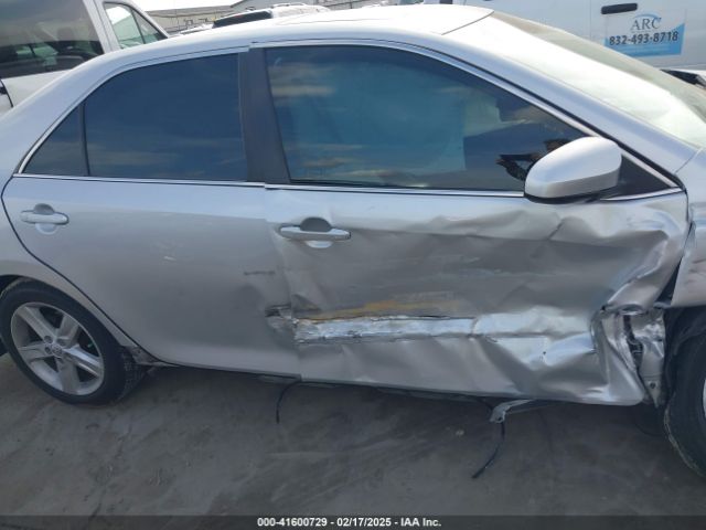 4T1BF1FK1EU852441 Toyota CAMRY SE