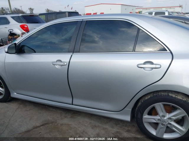 4T1BF1FK1EU852441 Toyota CAMRY SE