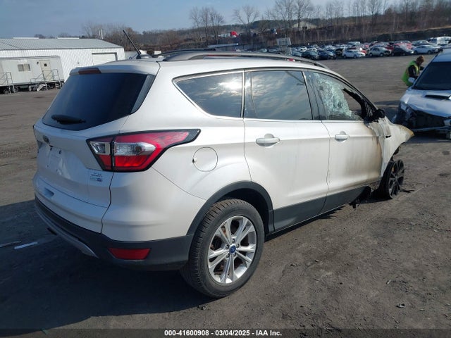 1FMCU9HD0JUA26553 Ford ESCAPE SEL