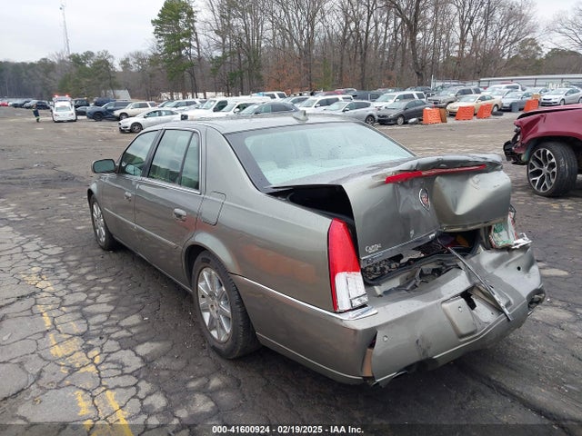 2011 CADILLAC DTS 1G6KH5E62BU102569 Photo 2