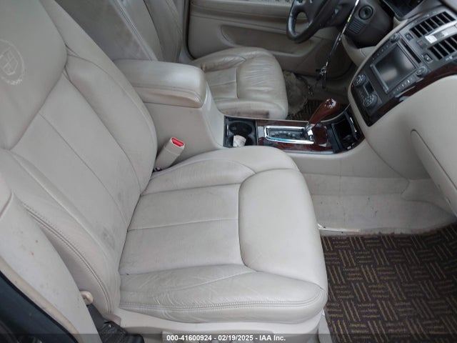 2011 CADILLAC DTS 1G6KH5E62BU102569 Photo 4