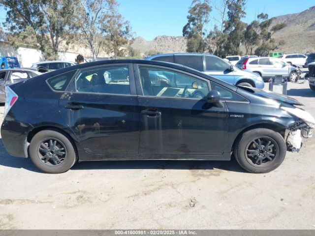JTDKN3DU8E1755309 Toyota Prius Four