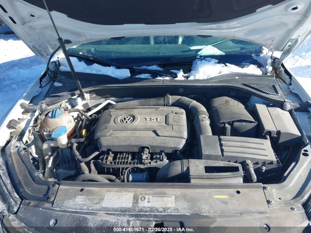 1VWDT7A34HC058825 Volkswagen Passat 1.8t R-line