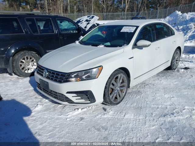 1VWDT7A34HC058825 Volkswagen Passat 1.8t R-line