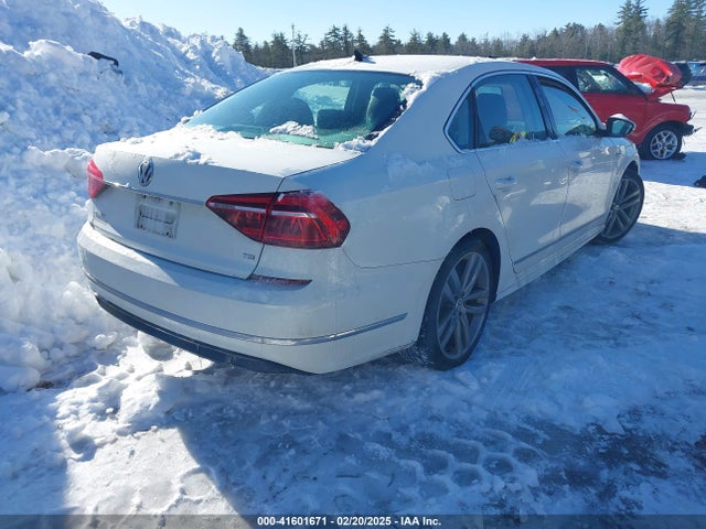 1VWDT7A34HC058825 Volkswagen Passat 1.8t R-line