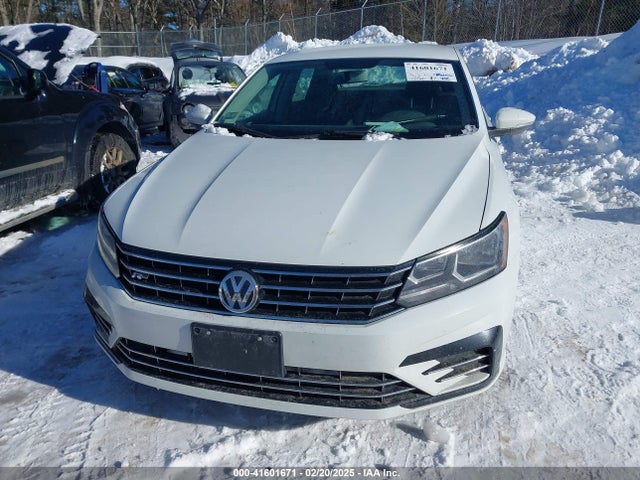 1VWDT7A34HC058825 Volkswagen Passat 1.8t R-line