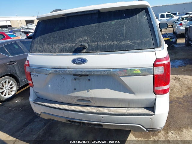 1FMJU1HT3KEA12044 Ford Expedition Xlt