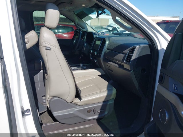 1FMJU1HT3KEA12044 Ford Expedition Xlt