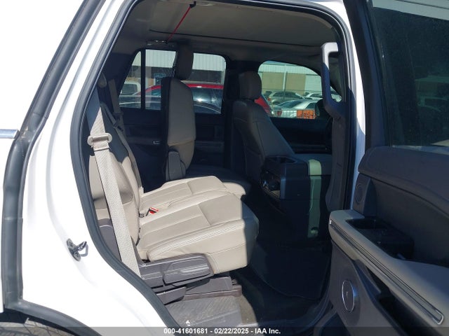 1FMJU1HT3KEA12044 Ford Expedition Xlt