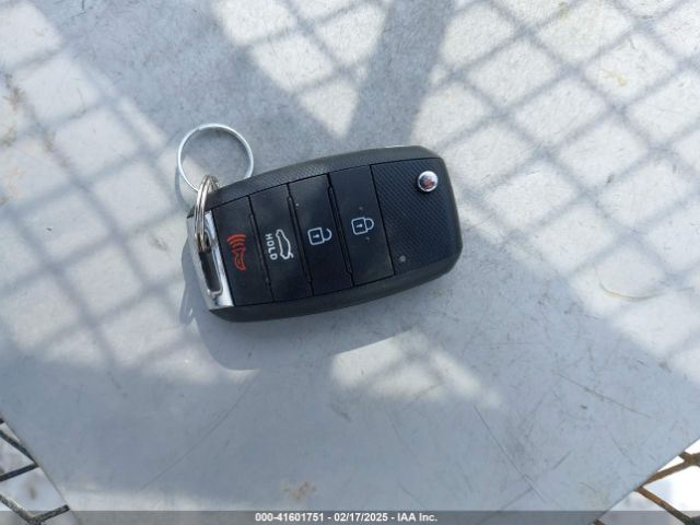 3KPFK4A79HE120762 KIA FORTE LX