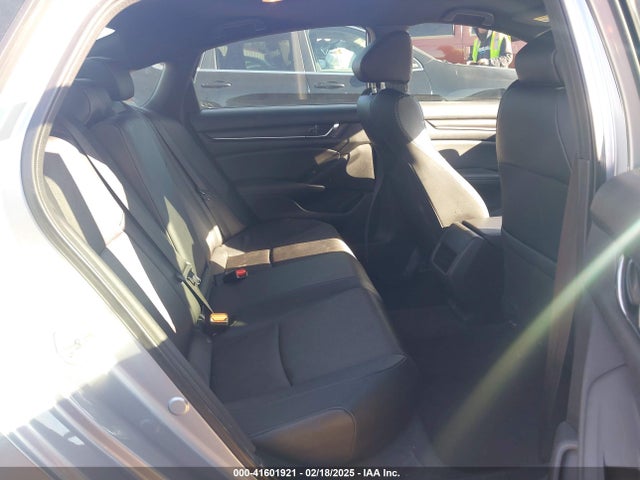 1HGCV1F36LA136882 Honda Accord Sport