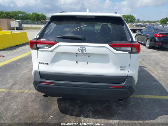 2T3P1RFV5RC455147 Toyota Rav4 Xle