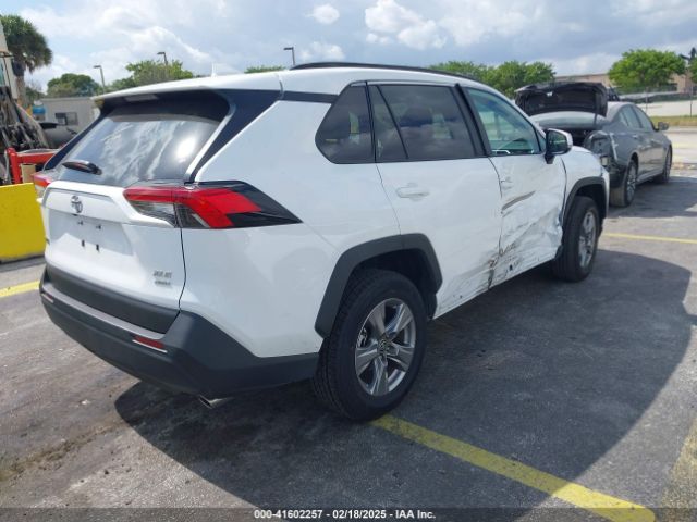 2T3P1RFV5RC455147 Toyota Rav4 Xle