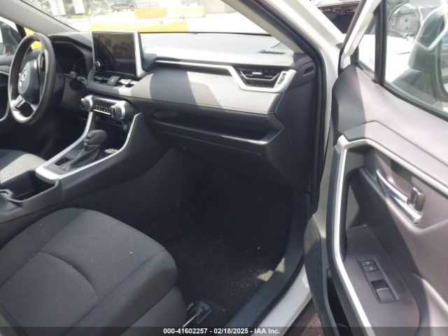 2T3P1RFV5RC455147 Toyota Rav4 Xle