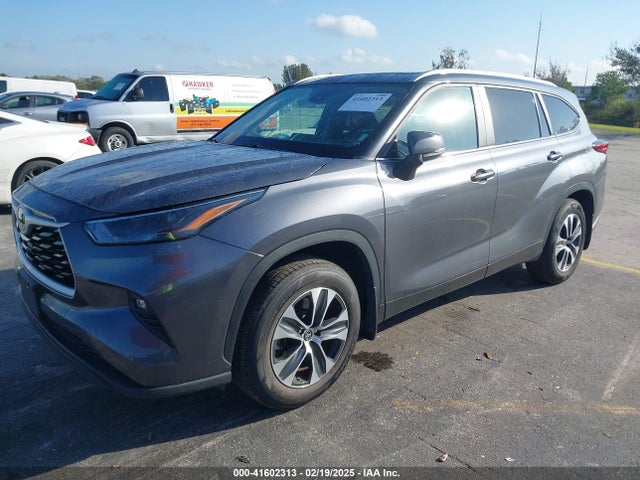 Toyota Highlander Xle 2023 5TDKDRBH4PS045261 Image 2