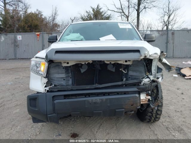 5TFUM5F1XHX071440 Toyota Tundra Sr 4.6l V8