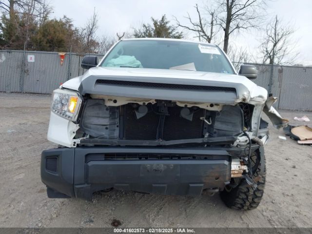 5TFUM5F1XHX071440 Toyota Tundra Sr 4.6l V8