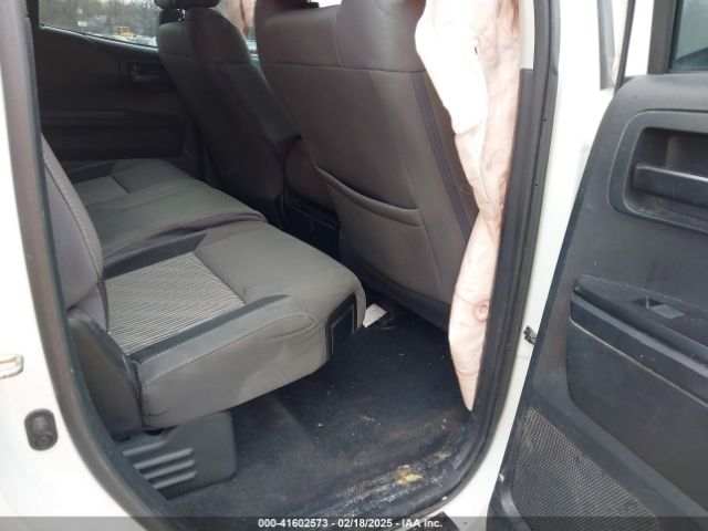 5TFUM5F1XHX071440 Toyota Tundra Sr 4.6l V8