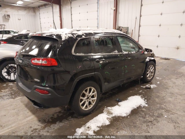 1C4PJLCB1FW782261 Jeep Cherokee Latitude