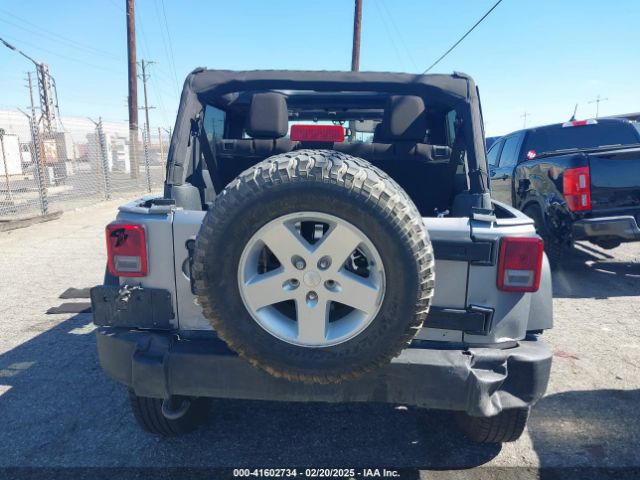 1C4HJWDG9FL528623 Jeep Wrangler Unlimited Sport