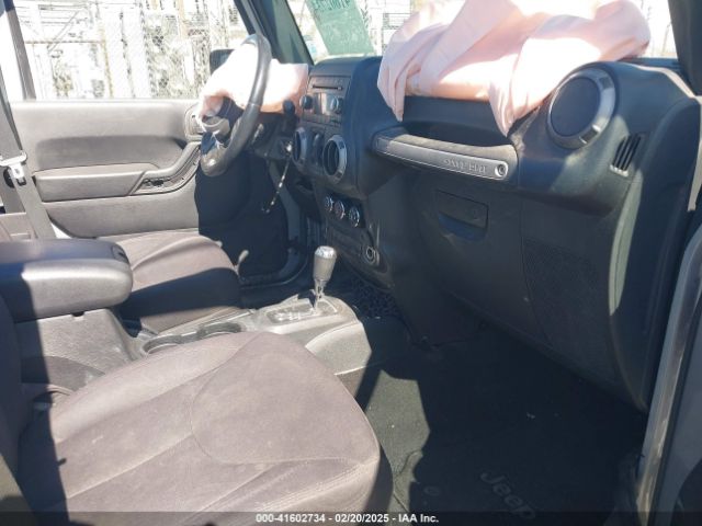 1C4HJWDG9FL528623 Jeep Wrangler Unlimited Sport