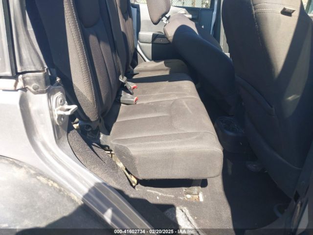 1C4HJWDG9FL528623 Jeep Wrangler Unlimited Sport