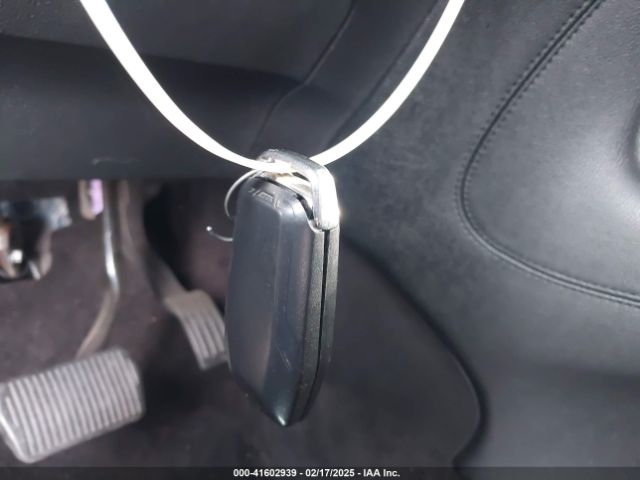 5LMCJ1C99HUL03978 Lincoln Mkc Premiere
