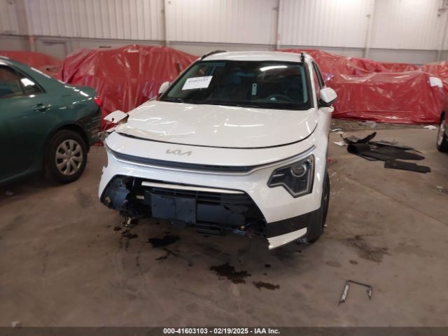 KNDCR3LE8R5127624 KIA NIRO EX