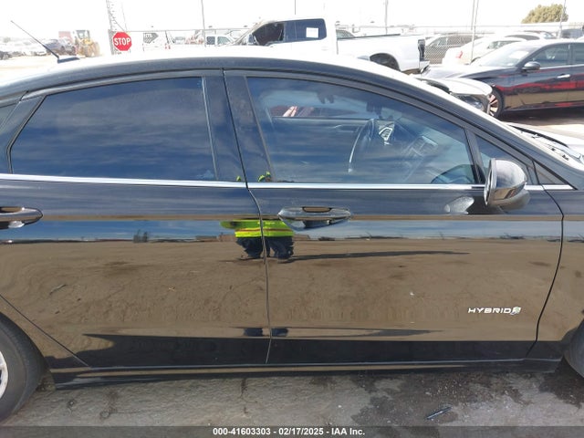3FA6P0LUXJR248204 Ford Fusion Hybrid Se