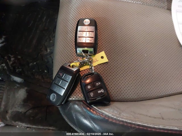 KIA SEDONA LX 2017 KNDMB5C14H6254235 Image 11