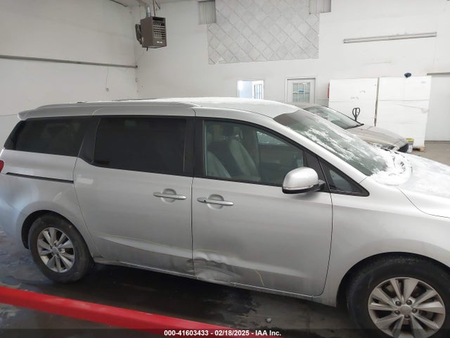 KIA SEDONA LX 2017 KNDMB5C14H6254235 Image 13