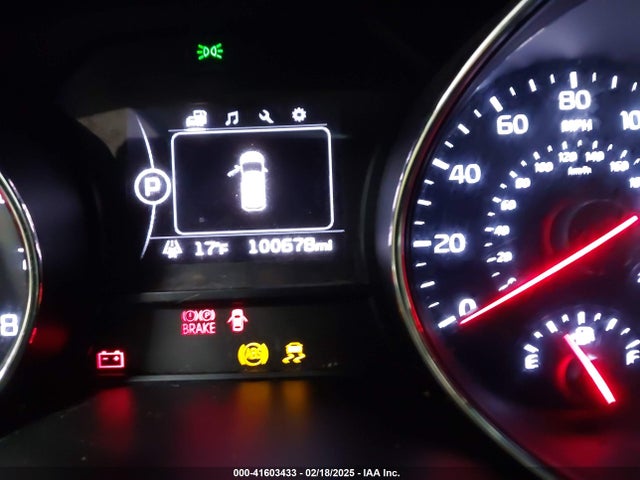 KIA SEDONA LX 2017 KNDMB5C14H6254235 Image 15
