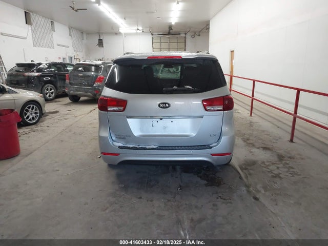 KIA SEDONA LX 2017 KNDMB5C14H6254235 Image 16