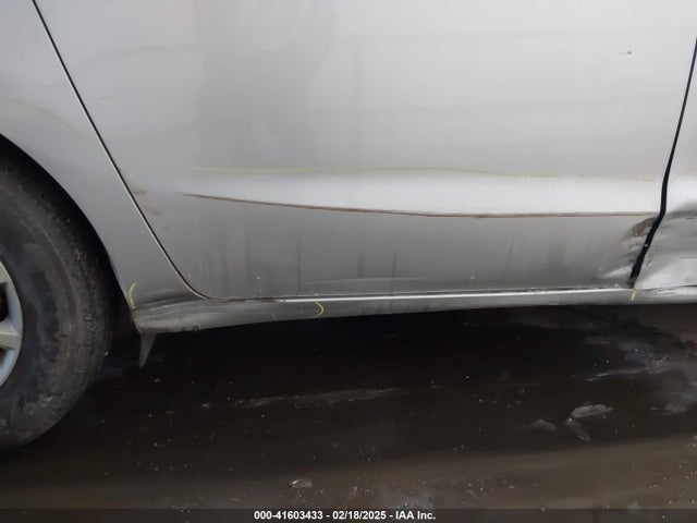 KIA SEDONA LX 2017 KNDMB5C14H6254235 Image 17