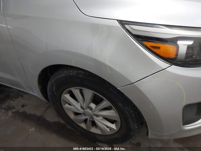 KIA SEDONA LX 2017 KNDMB5C14H6254235 Image 19